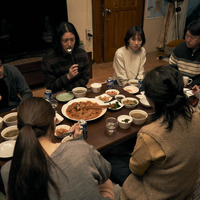 池松壮亮＆オダギリジョー、韓国の3兄妹と交流深めていく『アジアの天使』場面写真 画像