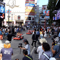 妻夫木聡「アジアが一つに」『唐人街探偵』歌舞伎町をカートが走るメイキング映像 画像
