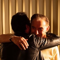 『ギャング・オブ・アメリカ』キャスト＆スタッフのリラックスしたオフショットも！メイキング写真到着 画像