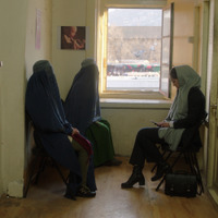 3人のアフガン女性の試練映し出す『明日になれば～アフガニスタン、女たちの決断～』特報 画像