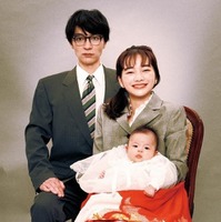 「持続可能な恋ですか？」細田善彦＆見上愛、上野樹里の“若かりし頃の両親”に 画像