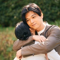 吉沢亮「やっぱり家族っていいな」“愛情溢れる表情”写す『ファミリア』場面写真 画像
