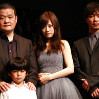 成宮寛貴、『クロユリ団地』で共演の前田敦子は「全然可愛くなかった…」 画像
