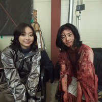 キム・ダミ＆シン・シア“姉妹”ショットやイ・ジョンソクのピース姿が到着『THE WITCH／魔女　―増殖―』 画像