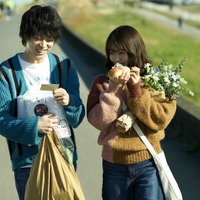 『花束みたいな恋をした』の聖地巡礼、多摩川河川敷にて無料上映開催 画像