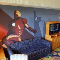 【ディズニー】アンバサダーホテルの＜アイアンマン＞をテーマにした客室に潜入！パワードスーツで戦うセレブヒーローの世界観を満喫 画像