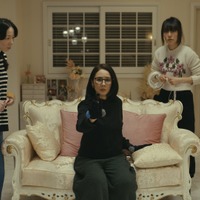 菊地凛子“亜希子”、侵入した部屋での“女子会”に「カオスすぎw」「面白すぎる」の声…「侵入者たちの晩餐」 画像