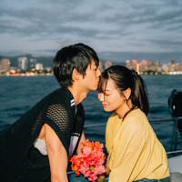 白間美瑠＆永田崇人、船上プロポーズにキス…サプライズ尽くしの新婚旅行「私たち結婚しました5」 画像