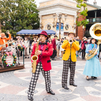 【ディズニー】ミュージシャンたちの生演奏＆生歌で素敵なホリデーを！ TDSで人気、3つのアトモスフィア・エンターテイメント 画像