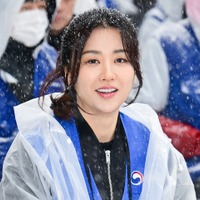 『トンイ』女優パク・ハソンが雪の中ボランティア！元気な笑顔見せて練炭運び【独占写真】