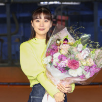 芳根京子「本当に楽しい4か月でした！」、涙のクランクアップ「まどか26歳、研修医やってます！」