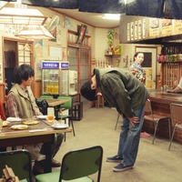 鈴木亮平＆有村架純、不器用なふたりの微笑ましい姿『花まんま』本編映像 画像