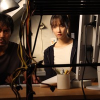 阿部寛＆菜々緒の張り詰めた緊張感…『キャンドルスティック』場面写真 画像