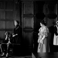 結婚の挨拶で婚約者の母親が放った驚愕の一言…『ガール・ウィズ・ニードル』本編映像 画像