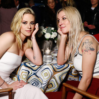 クリステン・スチュワートが6年交際の恋人ディラン・メイヤーと結婚 画像