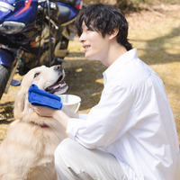 「たまらん」「最強」塩野瑛久×わんこのコラボに反響　ドラマ「魔物」メイキング 画像