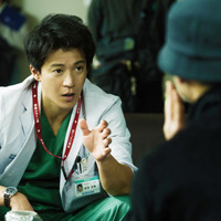 小栗旬＆松坂桃李ら熱い演技を生み出す『フロントライン』撮影の裏側 画像