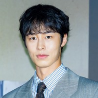 Netflix『呑金／タングム』が照らす俳優の真価、イ・ジェウクが体現する謎多き青年の凄み 画像