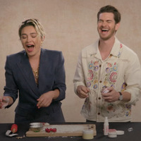 フローレンス・ピュー＆アンドリュー・ガーフィールド、クッキング動画でわちゃわちゃ『We Live in Time』 画像