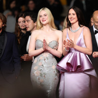 カンヌでヨアキム・トリアー監督作『Sentimental Value』が15分のスタオベ 出演者のエル・ファニング感涙 画像