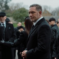 トム・ハーディ“フィクサー”と悪人たち捉える「モブランド」場面写真＆特別映像 画像