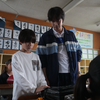 綾野剛“教師”が追い詰められる『でっちあげ ～殺人教師と呼ばれた男』予告 主題歌はキタニタツヤ 画像