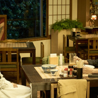 福山雅治、有村架純が「作品にリアリティを持たせてくれている」『ブラック・ショーマン』特報映像 画像