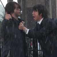 綾野剛＆亀梨和也、14年ぶりの共演『でっちあげ　～殺人教師と呼ばれた男』メイキング映像 画像