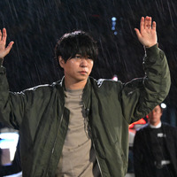 櫻井翔“武蔵”の見つめる先には…「放送局占拠」場面写真＆あらすじ公開 画像