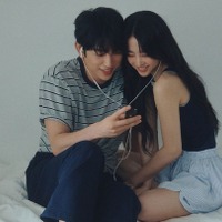 『未知のソウル』で深まった絆…パク・ボヨン＆パク・ジニョン、恋人同士のような密着写真が話題に 画像