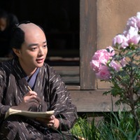 「さりげなくすごい演出」染谷将太“歌麿”が描こうとした花に視聴者注目…「べらぼう」30話 画像