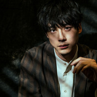 「めっちゃ泣ける」「オッパ呼び、やばすぎ」坂口健太郎、BLACKPINKリサと「Dream」MVで共演 画像