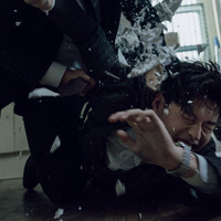 カン・ハヌル、事件の真相を追う『殺人配信』場面写真が公開 画像