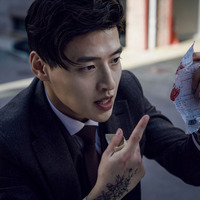 リアルタイム配信で連続殺人鬼に迫る！カン・ハヌル主演『殺人配信』予告映像 画像