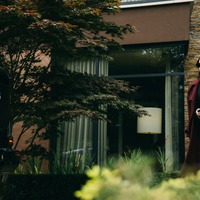 エマ・ストーン演じる“トップCEO”はエイリアン…!?『Bugonia』ランティモス節炸裂の予告編公開 画像