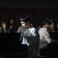 ド・ギョンス、微笑ましい“親子”食事シーン到着『シークレット・メロディ』本編映像 画像