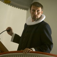 マッツ・ミケルセンが型破りな牧師に！『アダムズ・アップル』場面＆メイキングカット到着「生誕60周年祭」上映記念 画像