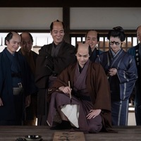 「ポージング素敵」「フィギュアでてほしい」横浜流星＆桐谷健太＆橋本愛らオフショット公開「べらぼう～蔦重栄華乃夢噺～」 画像