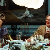 ティルダ・スウィントン主演のミュージカル『THE END（ジ・エンド）』終末世界の地下生活捉えたシーン写真 画像