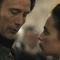 マッツ・ミケルセン、色気ダダ漏れのダンスシーン解禁『ロイヤル・アフェア 愛と欲望の王宮』本編映像 画像