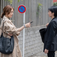 “咲” 柴咲コウと “奏”川口春奈がついに衝突！ スキャンダルが世に出るまでの“禁断の攻防戦”が描かれる ABEMAオリジナルドラマ「スキャンダルイブ」場面写真 画像