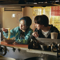 佐久間大介、アクションからほのぼのラーメンシーンまで『ナイトフラワー』メイキング映像 画像