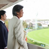 「手を叩いて笑った」「スピンオフ希望」妻夫木聡“栗須”の高杉真宙“佐木”とのプロポーズ被りに笑いの声上がる…「ザ・ロイヤルファミリー」6話 画像