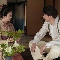 「ばけばけ」第39回あらすじ・場面写真　トキは武家の娘のたしなみで覚えた生け花などで、徐々にヘブンの評価をつかみ始めていた…11月20日放送 画像