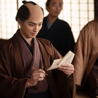 「凄い才能だよね」源内“新作”の秘密に視聴者驚きの声、“写楽”命名シーンにも多くの反応集まる…「べらぼう」45話 画像