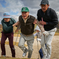 「接待ゴルフあるある」に共感の涙!?『ロビー！　4000億円を懸けた仁義なき18ホール』ポスター＆場面写真 画像