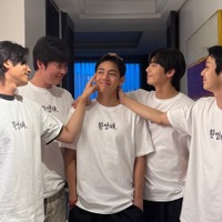 “まるで家族” パク・ソジュンを中心とした豪華仲良しグループ「ウガファミリー」のすべて！