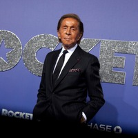 ヴァレンティノ・ガラヴァーニが93歳で死去 過去には映画『プラダを着た悪魔』『ズーランダー No.2』にカメオ出演