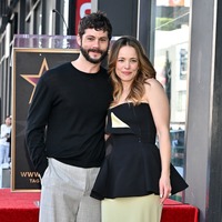 レイチェル・マクアダムスがハリウッドの殿堂入り 『HELP/復讐島』で共演の“パワハラ上司”演じたディラン・オブライエンらが駆け付ける