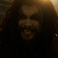 ジェイソン・モモア、ワイルドなオーラまとわせ登場！『スーパーガール』最新映像